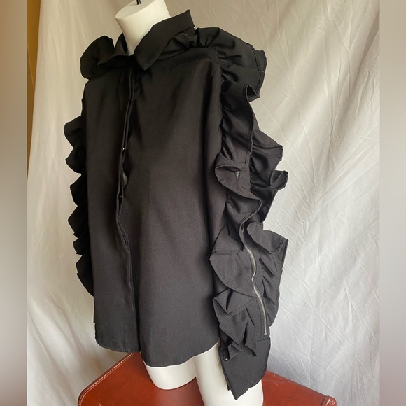 Black ruffle sleeve with zipper on the sides - Picture 4 of 10